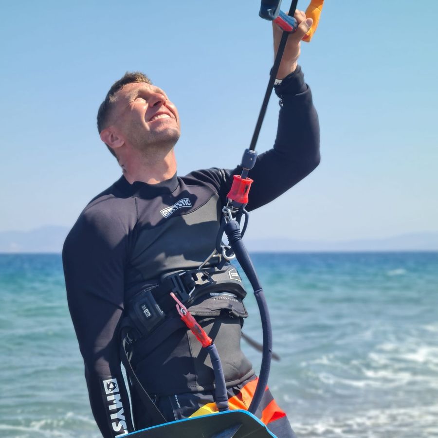 Jakub Liberski na kitesurfingu